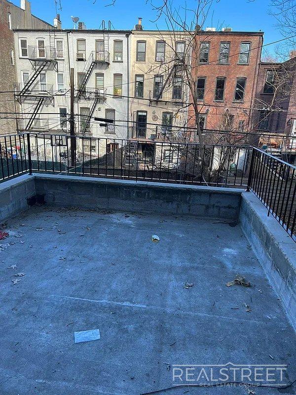 Building Photo - Luxury Triplex Brownstone in Prime Stuyves...