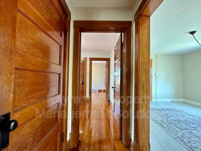 Building Photo - 304 Straith St
