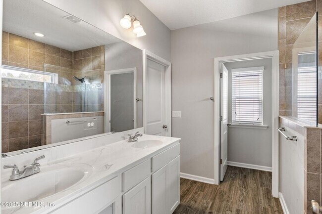 Building Photo - 92 Fernbrook Dr