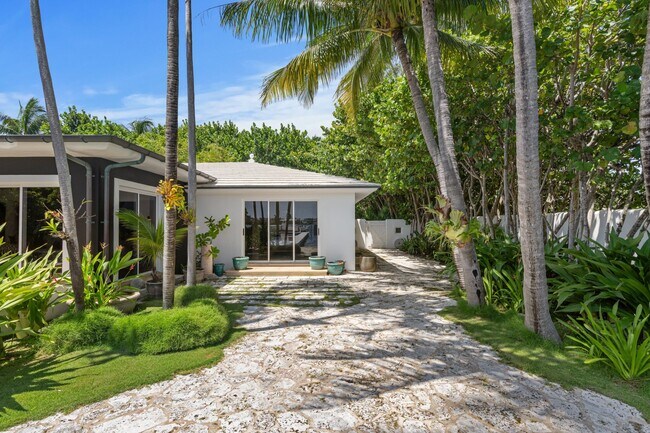 Building Photo - 7500 S Flagler Dr