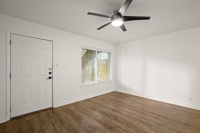 Building Photo - 2020 S Congress Ave