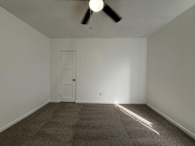 Building Photo - 3422 E Taylor St