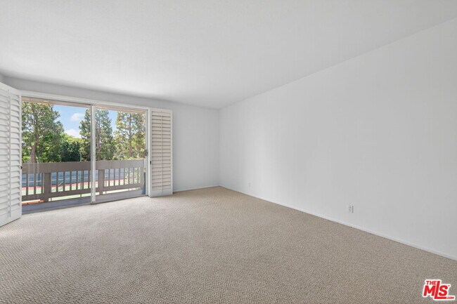 Building Photo - 4346 Redwood Ave