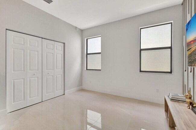 Building Photo - 16608 Cove Rd
