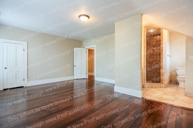 Building Photo - 520 6th St