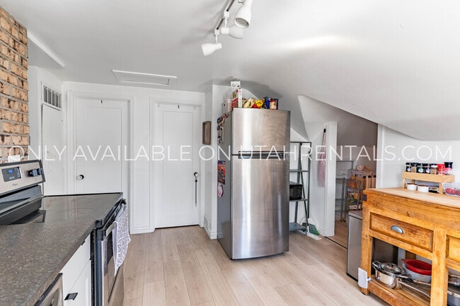 Building Photo - 537 E 200 N