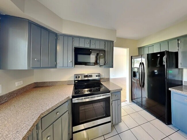 Building Photo - 8260 Bromley St