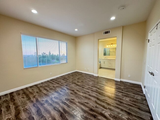 Building Photo - Immaculate 3Bd/2.5Ba Home in Foothill Ranch w/Community Pool, Water Softener and Amazing Location!