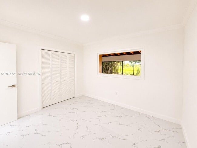 Building Photo - 401 S Shore Dr
