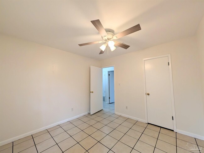 Building Photo - 5086 Yacht Harbor Cir