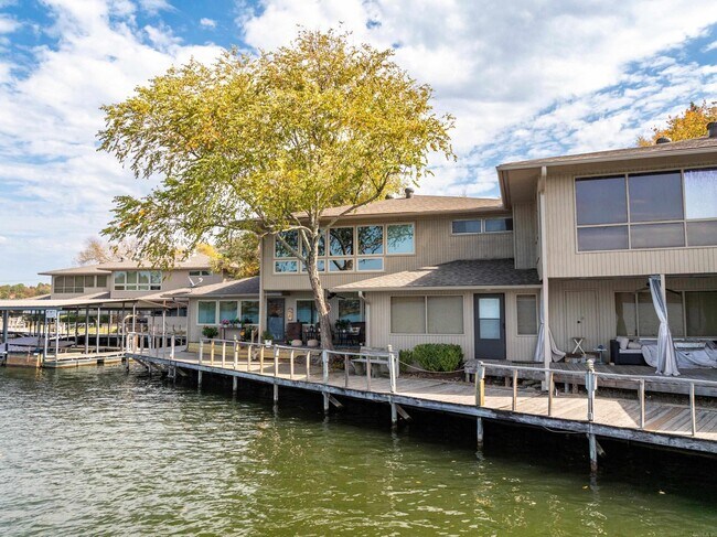 Building Photo - 100 Bayou Point