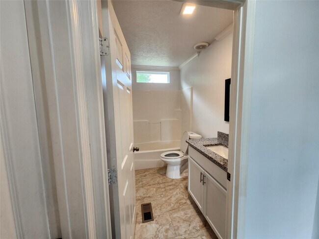 Building Photo - 928 Coen Rd