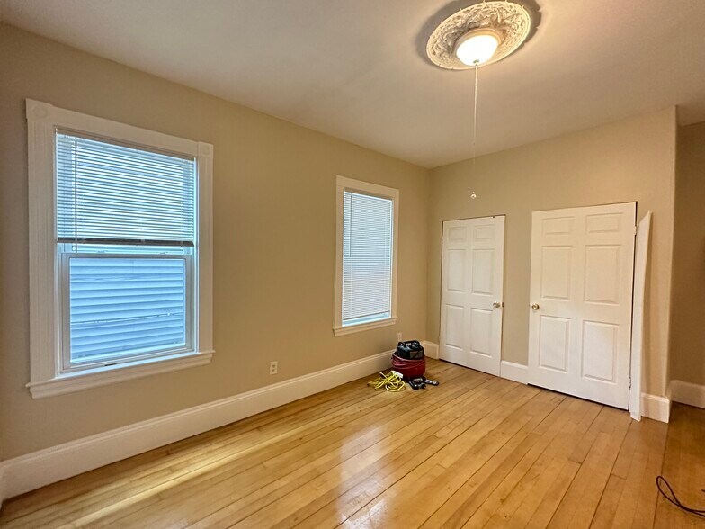 Building Photo - 3243 Washington St