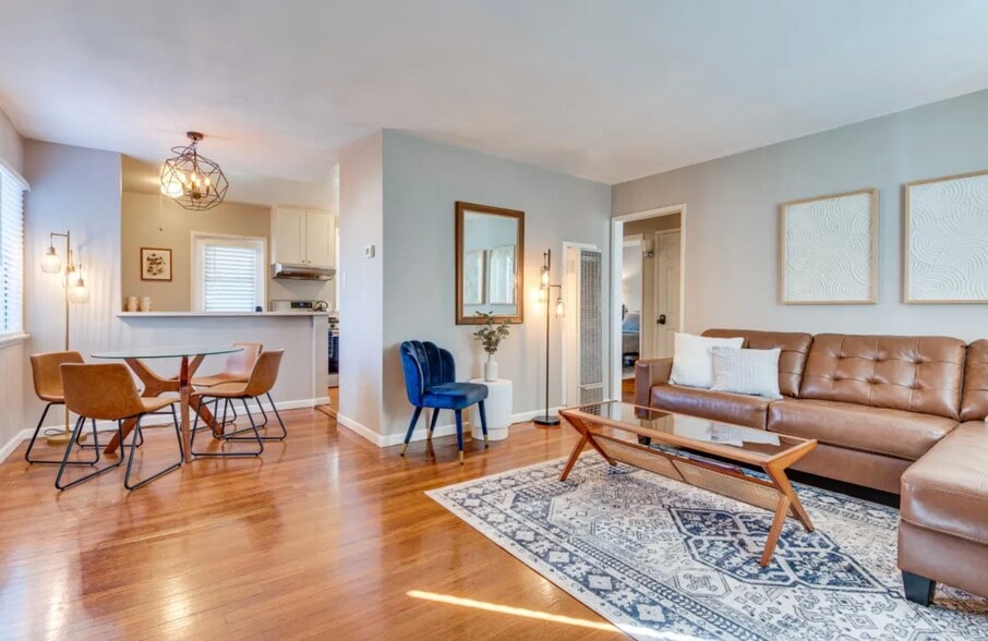 Building Photo - 504 N Rosemary Ln