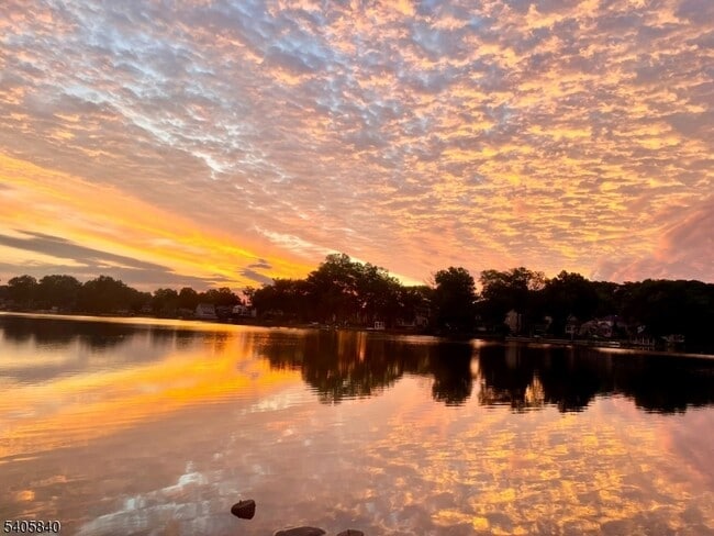 Building Photo - 40 W Shore Rd