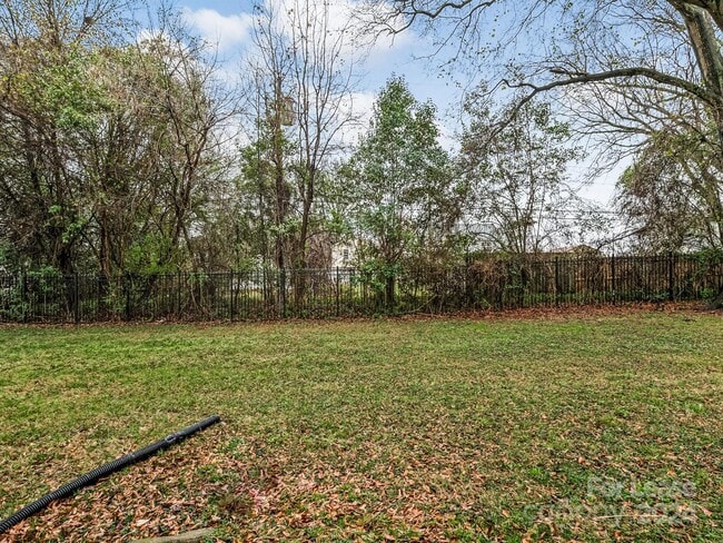 Building Photo - 2611 Holton Ave