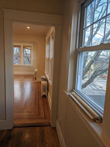 Building Photo - 95 Woodbine St