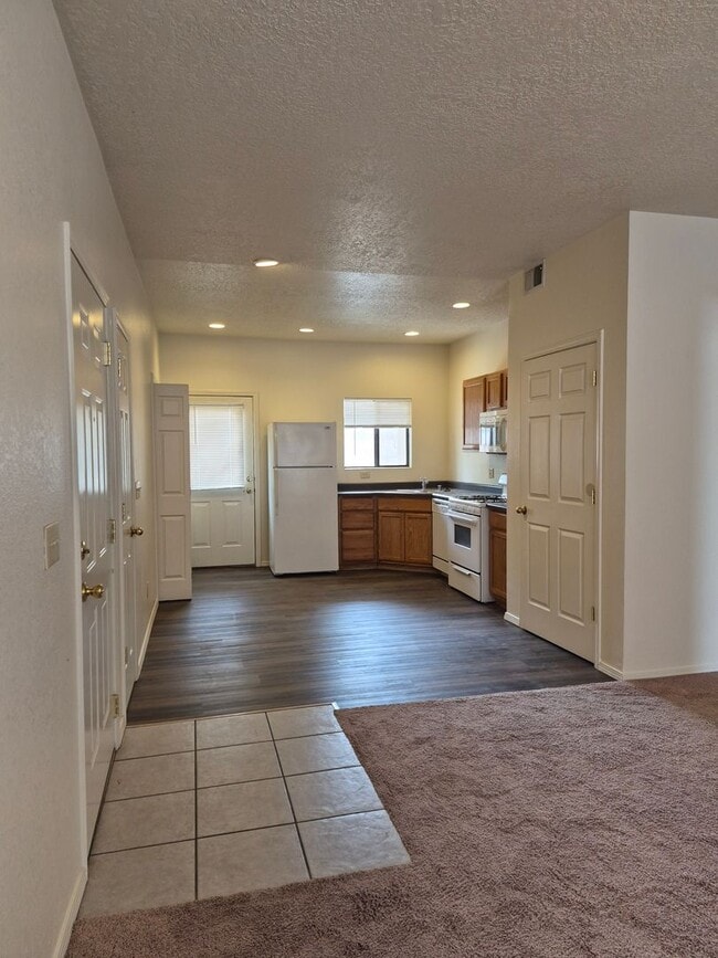 Building Photo - Downstairs Two Bedroom