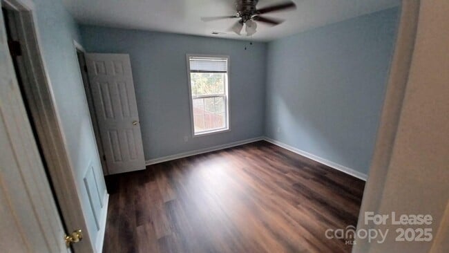 Building Photo - 1505 Flintwood Dr