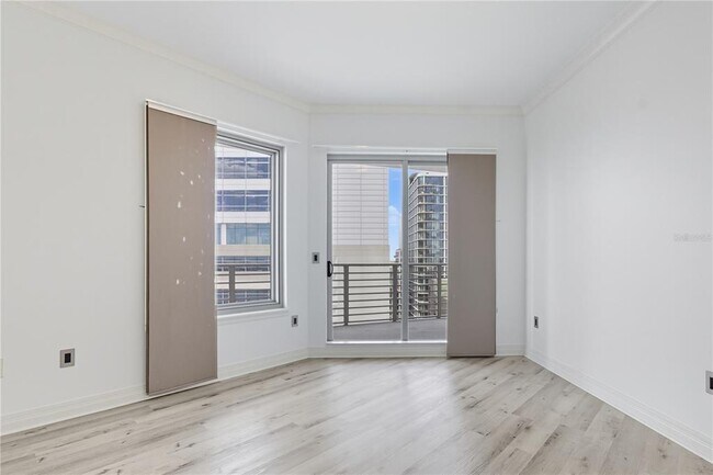 Building Photo - 449 S 12th St