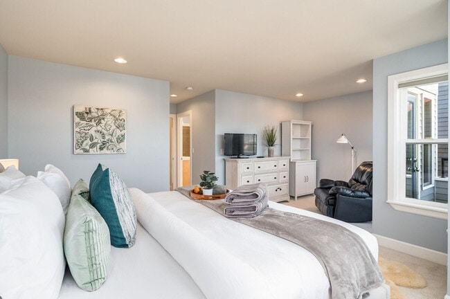 Building Photo - 4224 Francis Ave N