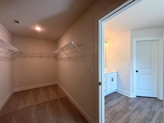 Building Photo - 4420 Whitetail Path Cove