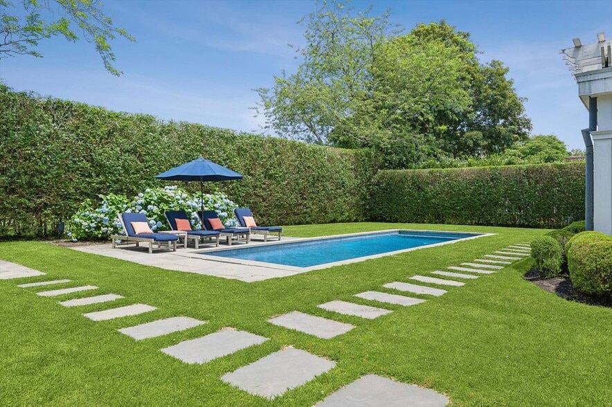 Building Photo - 121 Post Ln