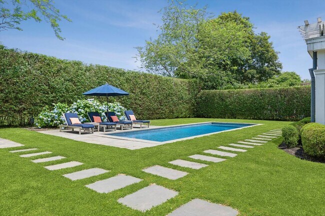 Building Photo - 121 Post Ln