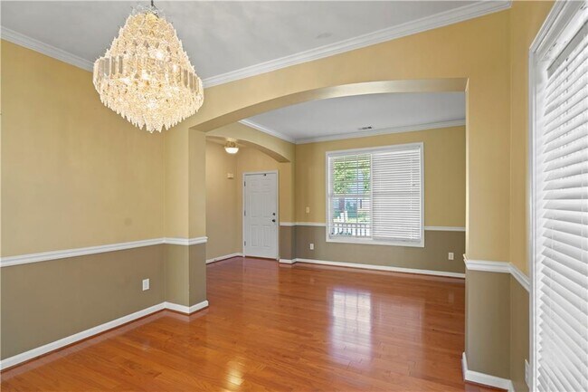 Building Photo - 790 Clairidge Ln SW