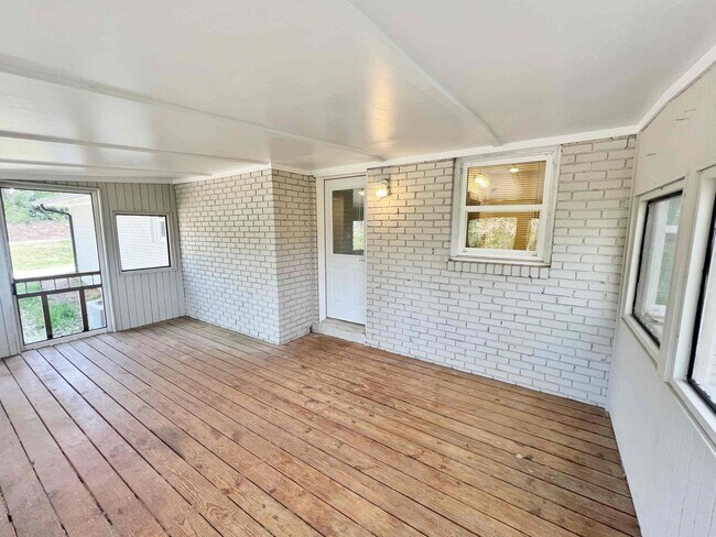 Building Photo - Completely Renovated 3 BR/3 BA Ranch with ...