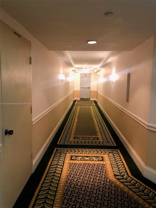 Building Photo - 1111 Crandon Blvd