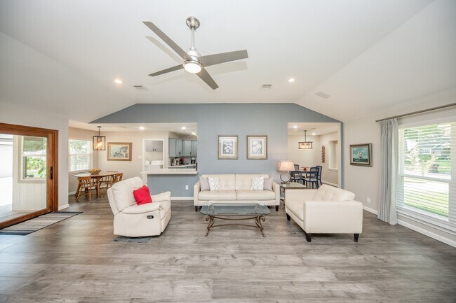 Building Photo - 926 Chantilly Ln