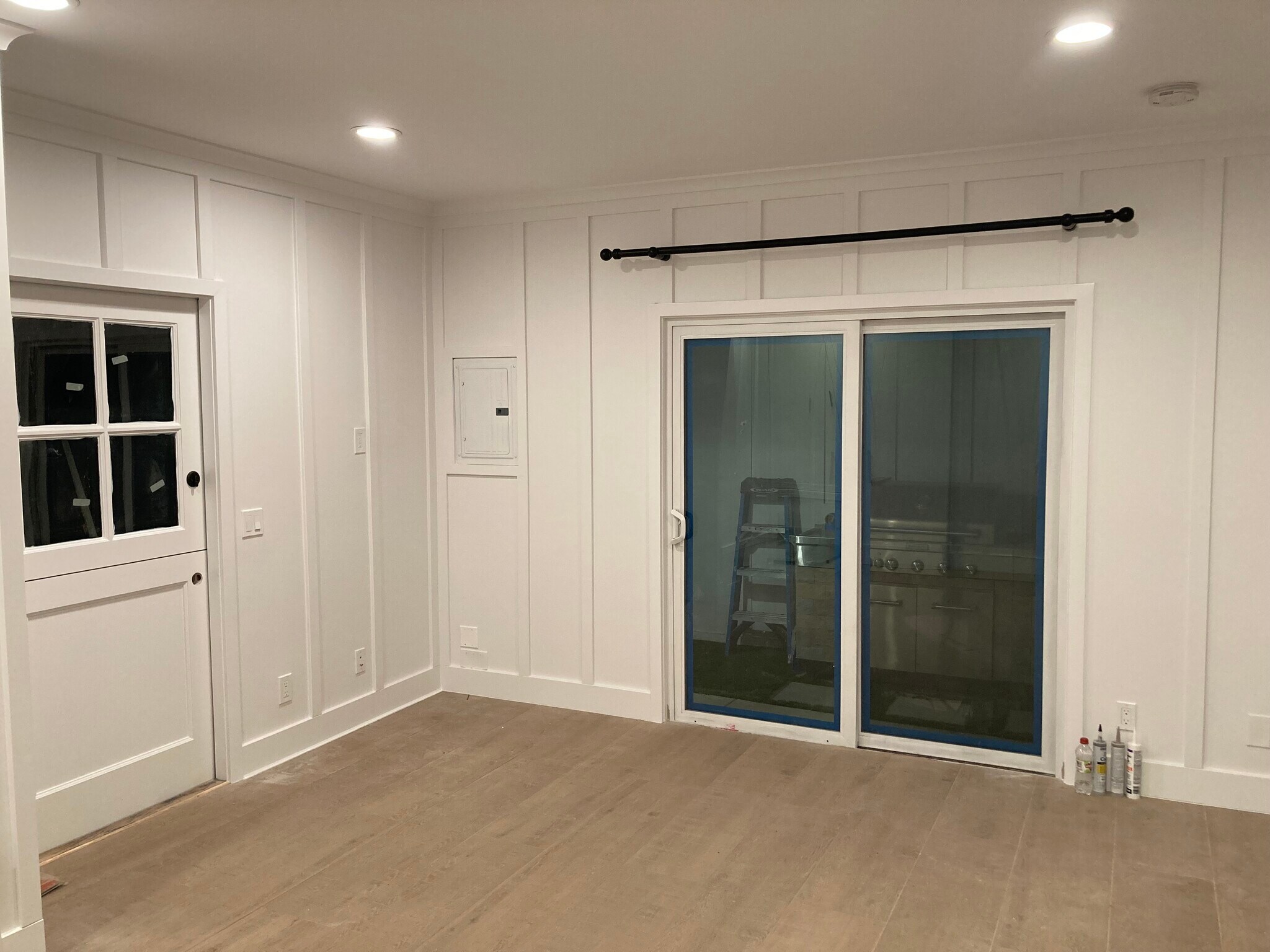 Building Photo - 8418 1/2 Glider Ave