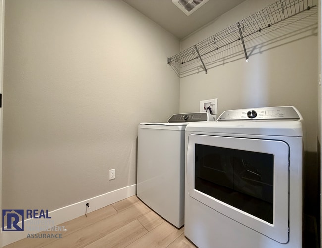 Building Photo - MOVE-IN SPECIAL - Stunning Butternut Creek Home with Bonus Room & 2-Car Garage