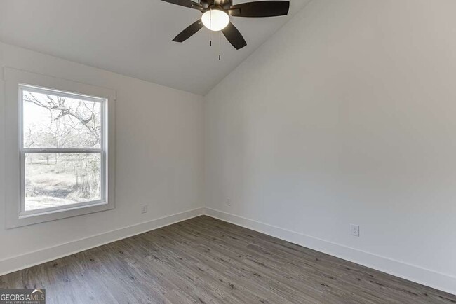 Building Photo - 585 Clayton St