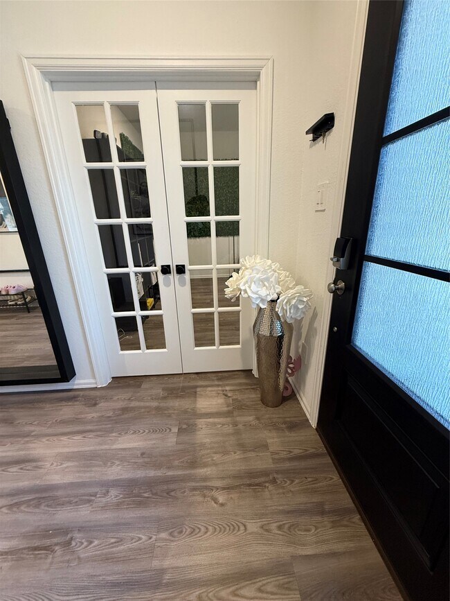 Building Photo - 3618 Oakvale Dr