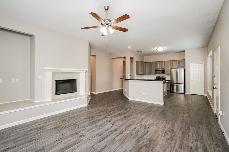 Building Photo - 8911 Cypress Square Dr