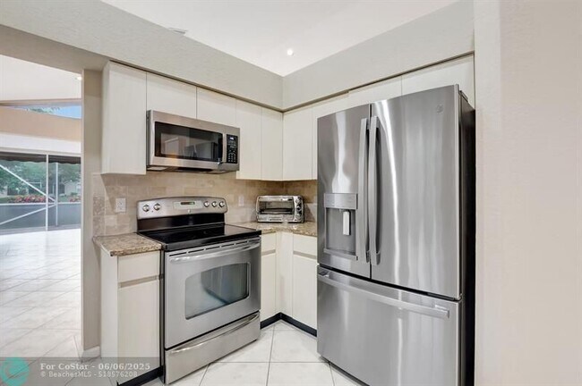 Building Photo - 11081 Springbrook Cir