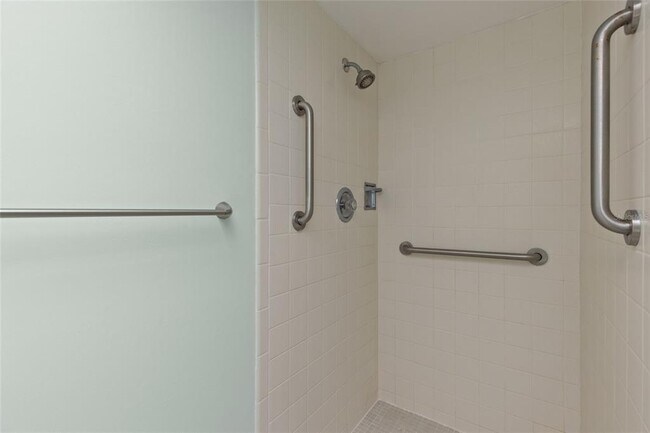 Building Photo - 4775 Cove Cir