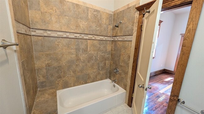 Building Photo - 702 Paschall St