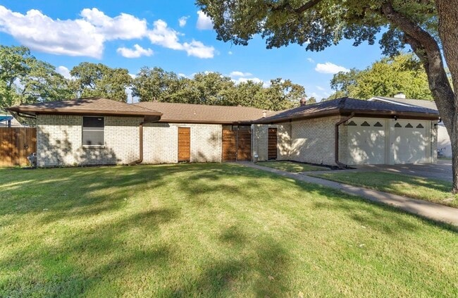 Building Photo - 1521 Oak Creek Dr