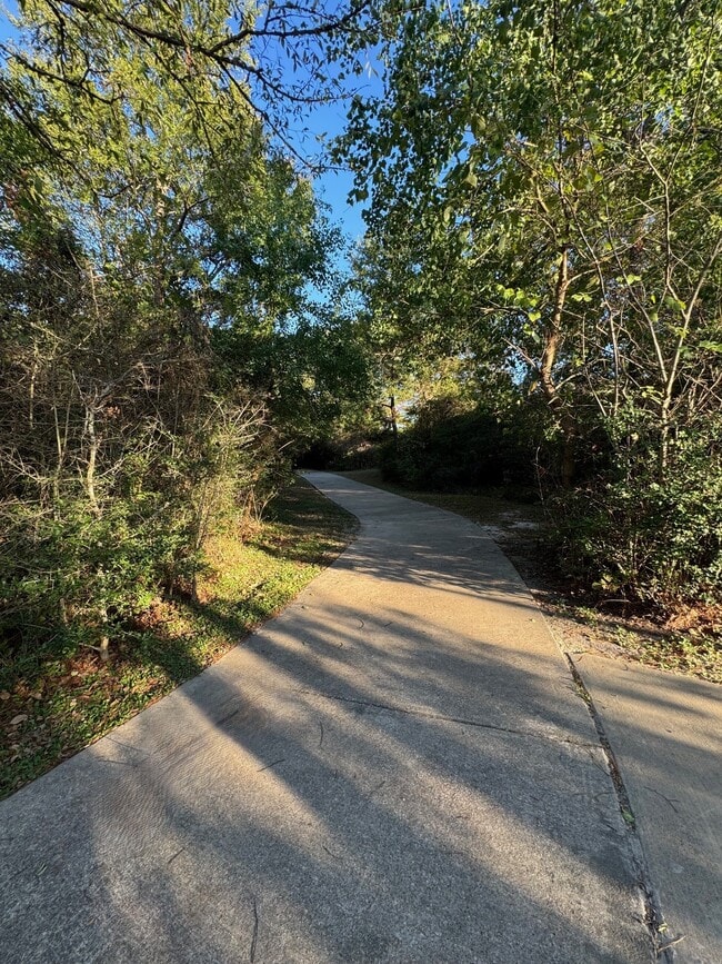 Building Photo - 163 Emery Oak Way