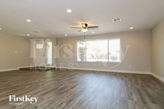 Building Photo - 4717 W Echo Ln