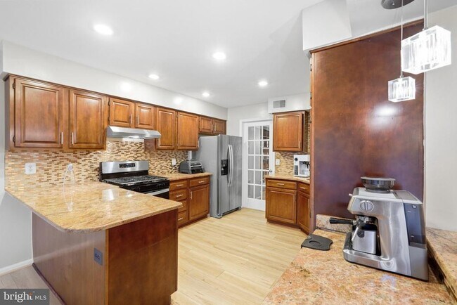 Building Photo - 3968 Clares Ct