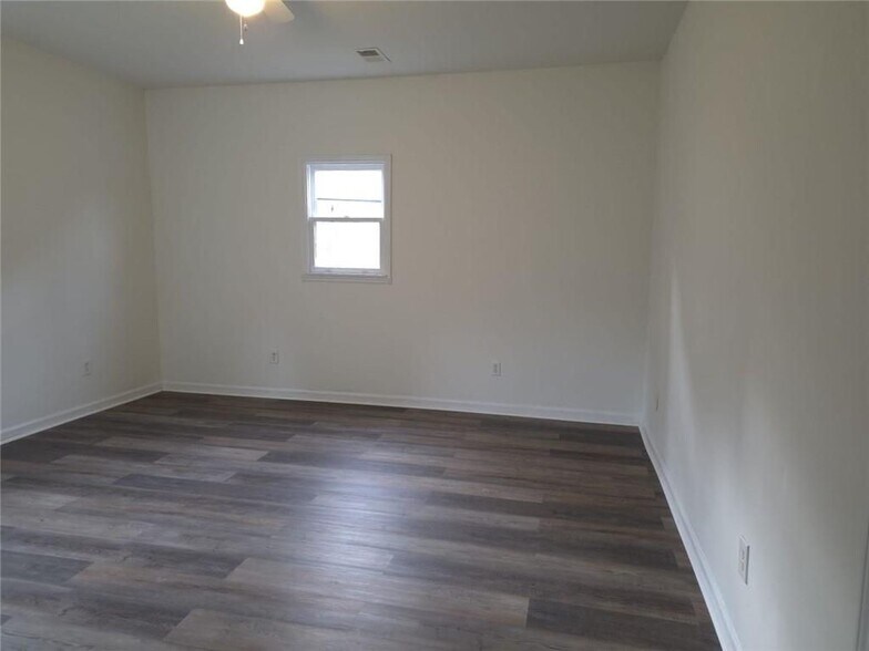 Building Photo - 210 Ormond St SW