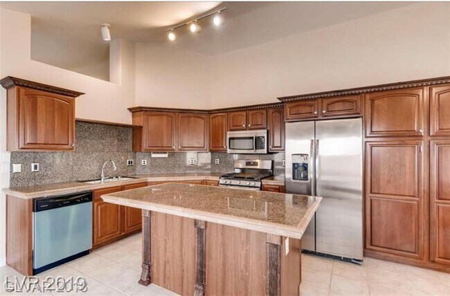 Building Photo - Renovated One Story NW Homes. Laminate Wood and Tile Flooring Throughout