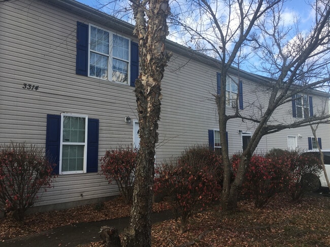 Building Photo - Room in Duplex on Beck St