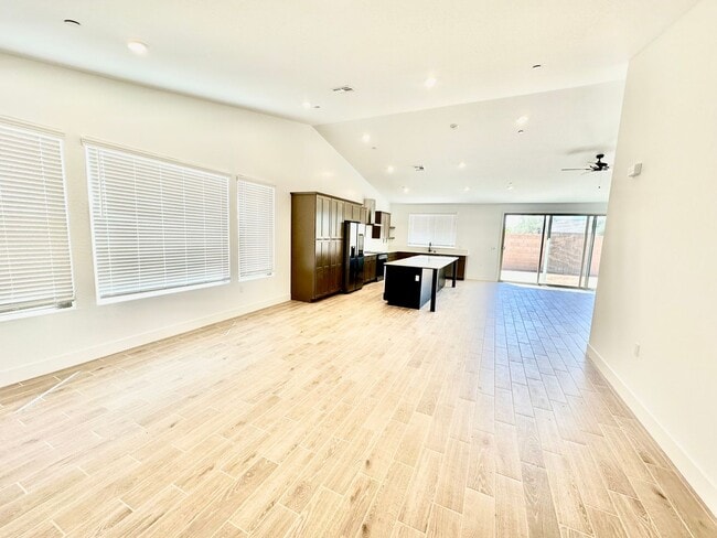Building Photo - 5-Bedroom Lennar in Riverstone Community