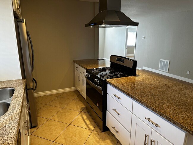 Building Photo - Freshly Updated 3bd/2ba home for rent!