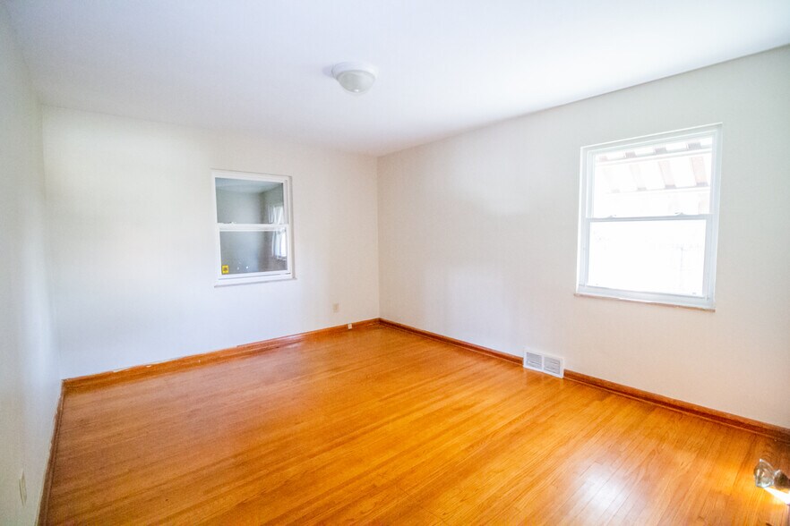 Building Photo - 3471 Jeannette Ave